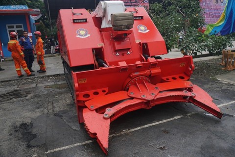 Penampilan robot pemadam kebakaran di Dinas Penanggulangan Kebakaran dan Penyelamatan DKI Jakarta, Minggu (1/3). Foto: Fanny Kusumawardhani/kumparan