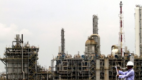 Suasana Pabrik PT Chandra Asri Petrochemical Tbk Foto: Aditia Noviansyah/kumparan