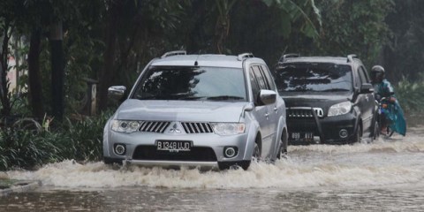 Ilustrasi mobil saat banjir Foto: istimewa