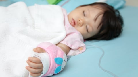 Ilustrasi bayi diare. Foto: Shutter Stock