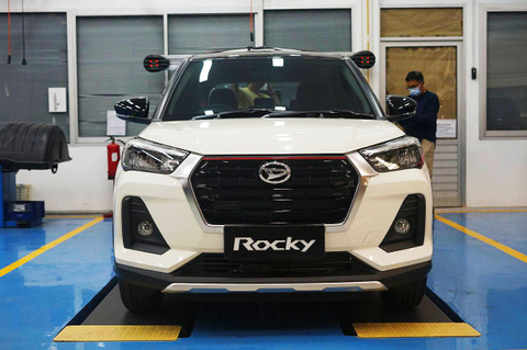 Berita Populer: Akibat Jarang Ganti Oli; Daihatsu Rocky ADS (2)