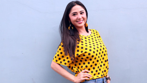 Penyanyi Dangdut Dewi Perssik. Foto: Munady Widjaja