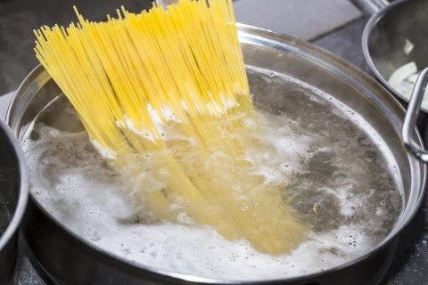 Ilustrasi merebus pasta Foto: Shutter Stock