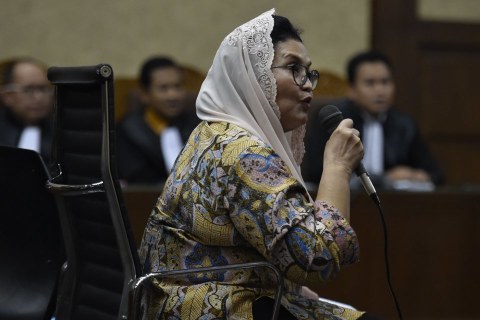 Runtuhnya Argumentasi Konspirasi Perkara Siti Fadilah - kumparan.com