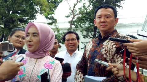 Dirut PT Pertamina (Persero) Nicke Widyawati dan Komisaris Utama Basuki Thahaja Purnama (BTP) alias Ahok di Kompleks Istana Kepresidenan, Jakarta. Foto: Kevin S. Kurnianto/kumparan 