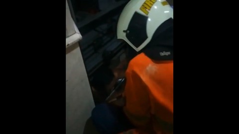 Damkar Evakuasi Seorang Pria yang Terjebak di Lift Wisma Kemhan (1)