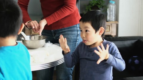 Ilustrasi anak bercanda Foto: Thinkstock