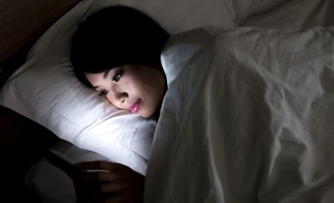 Ilustrasi kecanduan sosial media. Foto: Shutter stock