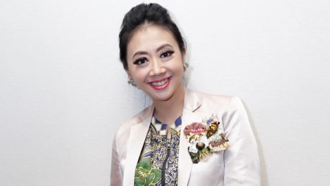 Aktris Asri Welas saat hadir di gala premiere film Rumput Tetangga di Plaza Indoneia, Jakarta, Senin (8/4). Foto: Ronny