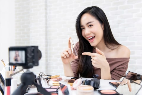 Ilustrasi beauty vlogger. Foto: Shutterstock