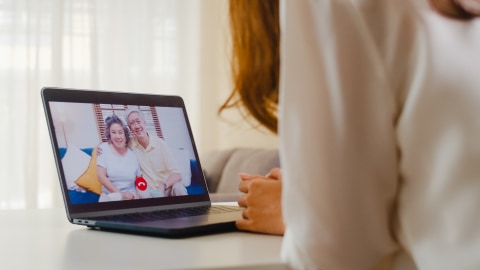 Ilustrasi video call dengan anggota keluarga. Foto: Shutterstock