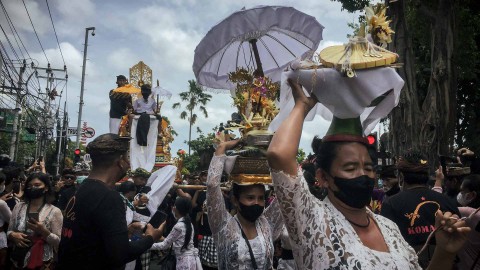 Suasana ngaben atau pelebon Raja Pemecutan XI Anak Agung Ngurah Manik Parasara di Kota Denpasar, Jumat (21/1/2022). Foto: Denita BR Matondang/kumparan