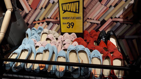 Ilustrasi barang yang ditawarkan oleh jastip. Foto: Instagram @BELIKEMANA