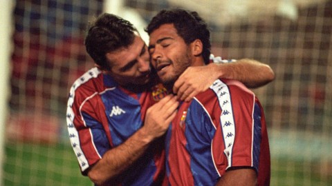 Romario (kanan) di laga debutnya bersama Barcelona.  Foto: Dok. La Liga