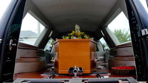 Ilustrasi mobil jenazah. Foto: Shutterstock