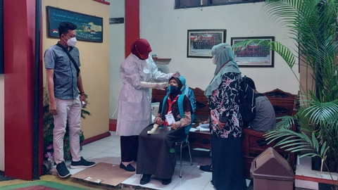 Giliran Puluhan Pelajar SMP N 1 Brebes Dites Swab Antigen