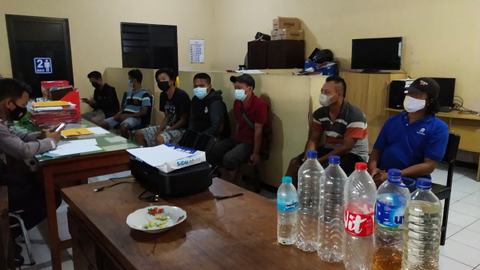 Mabuk setelah menyembelih hewan kurban dan menangkap 7 pemuda sendirian 1 Mabuk setelah menyembelih hewan kurban dan menangkap 7 pemuda sendirian