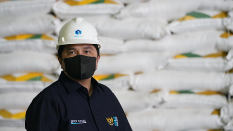Menteri BUMN Erick Thohir meninjau pabrik gula PT Industri Gula Glenmore (IGG) yang dikelola PT Perkebunan Nusantara XII di Kabupaten Banyuwangi, Sabtu (18/9). Foto: Kementerian BUMN