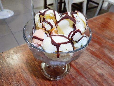 Menikmati Es Krim Legendaris Bercita Rasa Klasik Di Purwokerto Kumparan Com Menikmati Es Krim Legendaris Bercita Rasa Klasik Di Purwokerto Kumparan Com