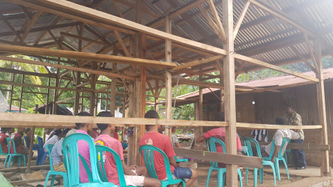 Anggota DPRD NTT Bantu Bahan Bangunan untuk Pembangunan Gereja Henga, Sikka (2)