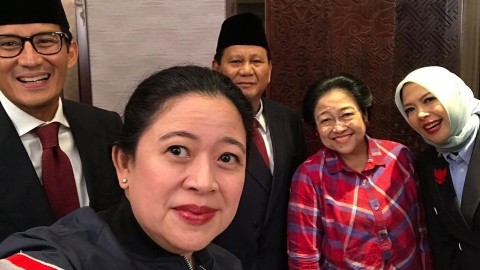 Menteri Koordinator Bidang Pembangunan Manusia dan Kebudayaan beserta Pasangan Calon nomor urut 02 Prabowo-Sandi dan Mega Wati berswafoto bersama. Foto: Instagram/@pramonoanungw