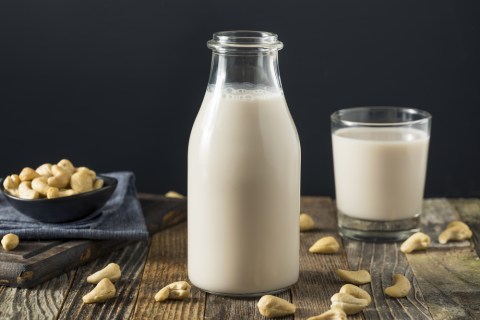 Susu kacang mede Foto: Shutter Stock