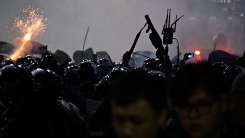 Ilustrasi masyarakat yang menyampaikan kritik melalui aksi demo. Foto: Jamal Ramadhan/kumparan