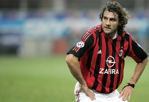 Christian Vieri saat memperkuat AC Milan. Foto: AFP/Filippo Monteforte