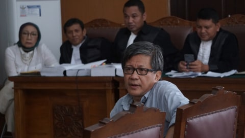 Rocky Gerung bersaksi dalam sidang lanjutan Ratna Sarumpaet di PN Jakarta Selatan. Foto: Fanny Kusumawardhani/kumparan