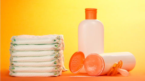 Ilustrasi lebih baik lotion atau bedak untuk mengobati ruam pada bayi. Foto: Shutterstock