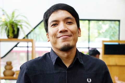 Aktor sekaligus musisi Desta saat hadir di syukuran film Pretty Boys di kawasan Kemang, Jakarta, Senin, (30/9). Foto: Ronny