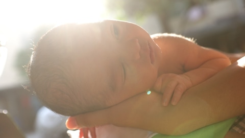 Ilustrasi menjemur bayi. Foto: Aditia Noviansyah/kumparan
