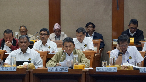 Menteri Energi dan Sumber Daya Mineral Arifin Tasrif hadiri rapat dengar pendapat (RDP) dengan Komisi VII DPR RI di Komplek Parlemen, Jakarta, Senin (27/1).  Foto: Fanny Kusumawardhani/kumparan 
