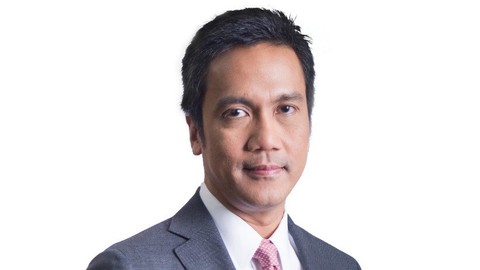 Pth Direktur Utama PHE yang juga menjabat sebagai Direktur Keuangan dan Investasi PHE Dannif Danusaputro. Foto: Dok. Mandiri Sekuritas