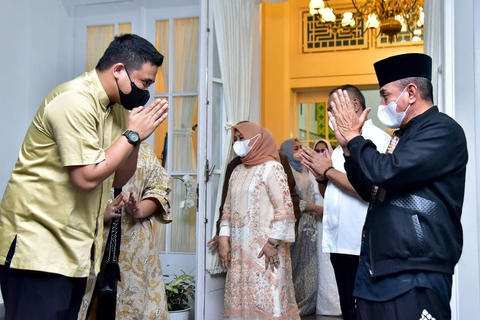 Bobby Nasution yang masih menjabat Wali Kota Medan berkunjung ke Edy Rahmayadi yang masih menjabat Gubernur Sumatera Utara, di suasana Lebaran 2021. Foto: IG @edy_rahmayadi