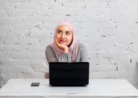 4 Tips Menyimpan Koleksi Hijab agar Tak Berantakan - kumparan.com