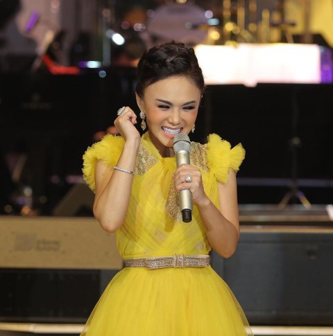 Yuni Shara saat manggung. Foto: Instagram/@yunishara36