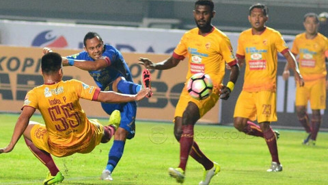 Atep Rizal kala berjersi Persib. Foto: Instagram/4tep