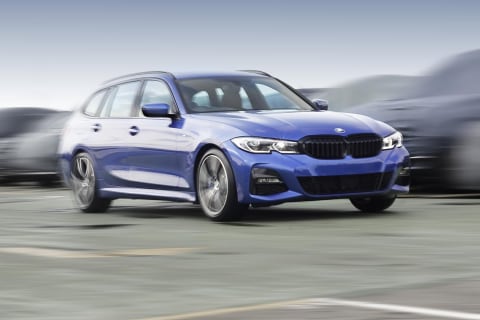 Tertarik Bmw Seri 3 Touring Stoknya Terbatas Cuma 25 Unit Kumparan Com
