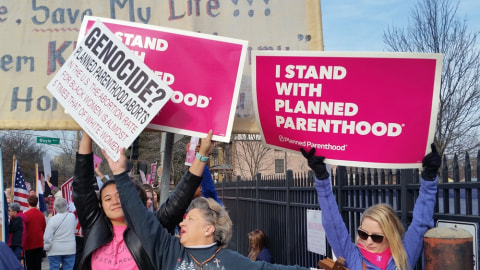 Suporter KB dan aktivis Anti Aborsi. Foto: AP/Jim Salter