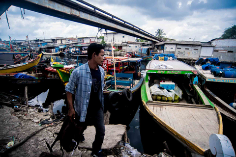Foto: Melihat Warga Mudik ke Muara Gembong Pakai Perahu (2)