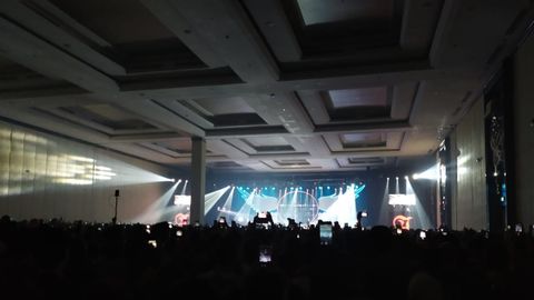 Konser 20 Tahun Bintang Lima Dewa 19 Di Bandung Disambut Meriah Kumparan Com verse 2 semoga waktu akan mengilhami sisi hatimu yang beku semoga akan datang keajaiban hingga akhirnya kau pun mau aku mencintaimu lebih dari yang kau tahu meski kau takkan pernah tahu. konser 20 tahun bintang lima dewa 19 di