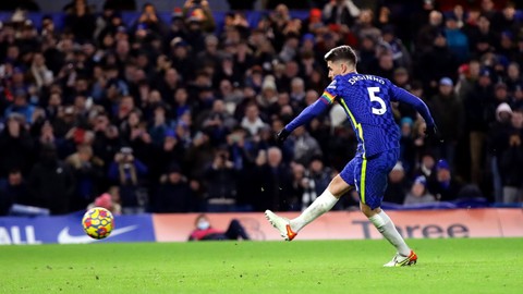 Hasil Liga Inggris: Drama Blunder & Penalti, Chelsea vs MU Berakhir Seri (5)