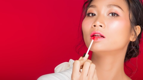 6 Cara Mudah Membuat Lipstik Ombre untuk Bibir Gelap