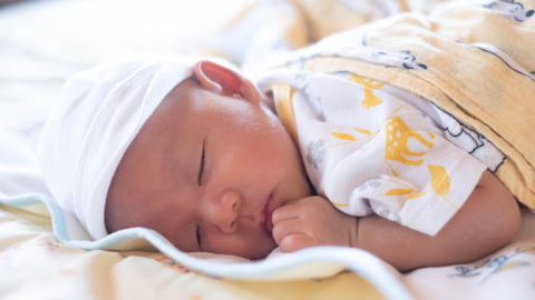 Ilustrasi bayi baru lahir tidur tengkurap. Foto: Shutter Stock