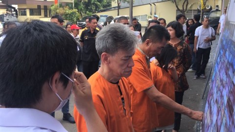 Fariz Rm dan 2 tersangka lainnya DN dan AH saat press release di Mapolres Jakut, Minggu (26/8). Foto: Fachrul Irwinsyah/kumparan