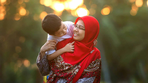 Ilustrasi ibu dan anak muslim. Foto: Shutter Stock