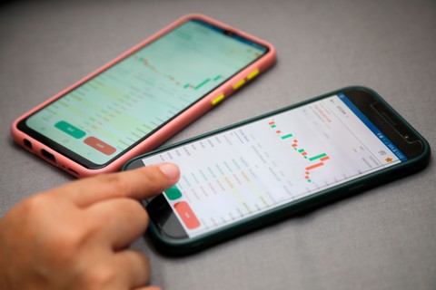 Ilustrasi transaksi uang kripto di aplikasi. Foto: Aditia Noviansyah/kumparan