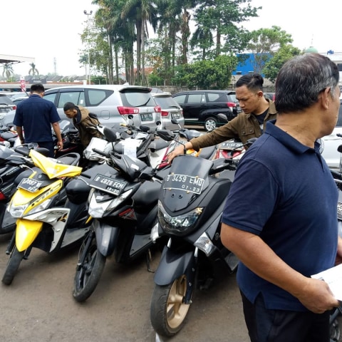 Beli Motor Bekas Di Bursa Lelang Waspada Dicegat Debt Collector Kumparan Com