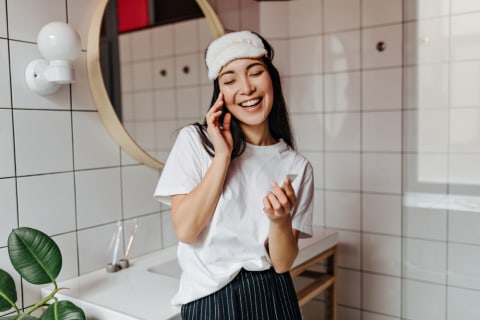 Merawat kulit di rumah saat isolasi diri. Foto: Shutterstock